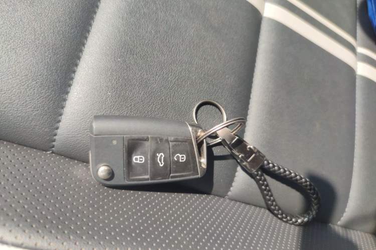 Used Volkswagen T-ROC 2023 300TSI DSG Two-Wheel Drive Starlight Edition Vehicle Key