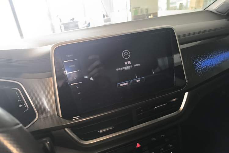 Used Volkswagen T-ROC 2023 300TSI DSG Two-Wheel Drive Starlight Edition Audio And AC Panel