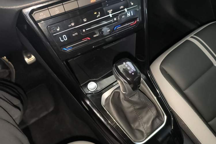 Used Volkswagen T-ROC 2023 300TSI DSG Two-Wheel Drive Starlight Edition Gear Lever