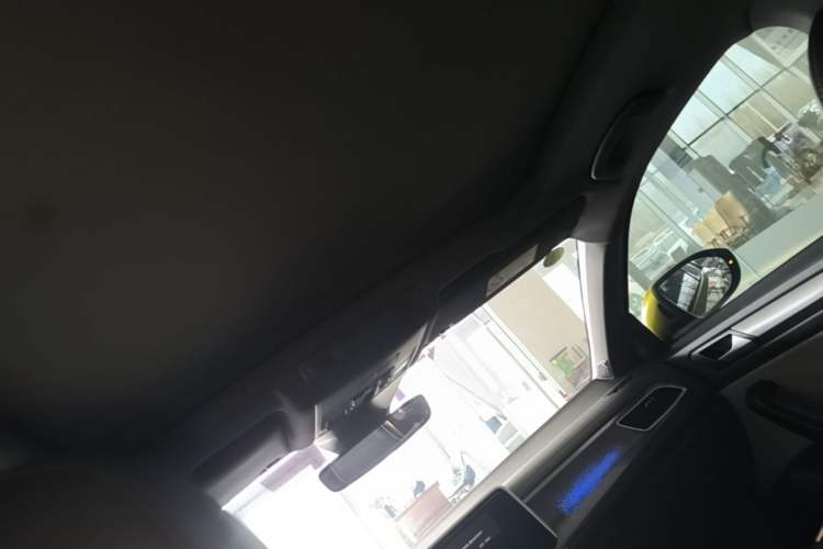 Used Volkswagen T-ROC 2023 300TSI DSG Two-Wheel Drive Starlight Edition Headliner