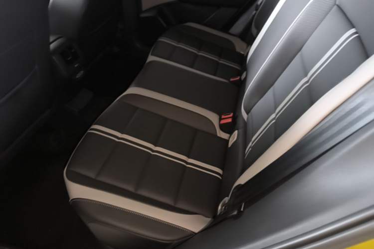Used Volkswagen T-ROC 2023 300TSI DSG Two-Wheel Drive Starlight Edition Left Rear Seat