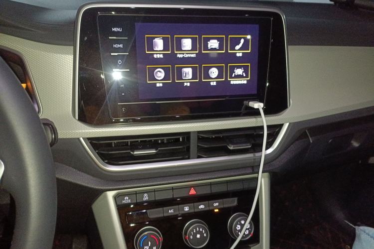 Used Volkswagen T-ROC 2023 280TSI DSG Two-Wheel Drive Time Edition Audio And AC Panel