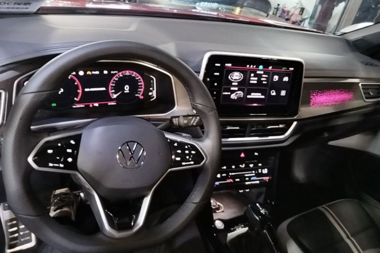 Used Volkswagen T-ROC 2023 300TSI DSG Two-Wheel-Drive Chen Guang Edition Center Console