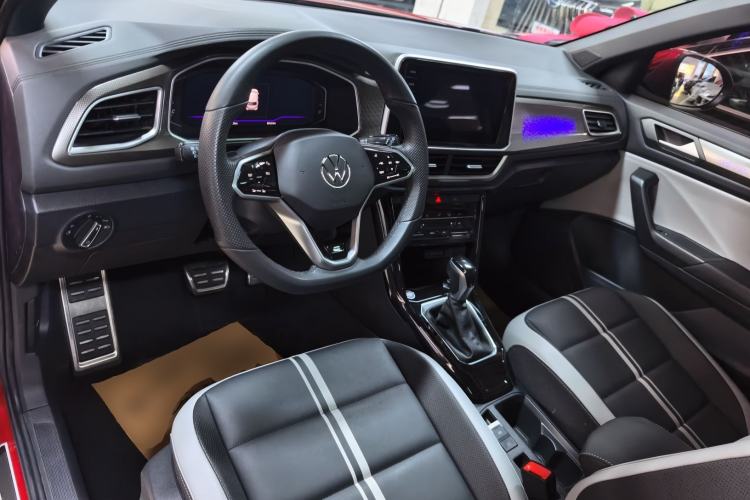 Used Volkswagen T-ROC 2023 300TSI DSG Two-Wheel-Drive Chen Guang Edition Center Console