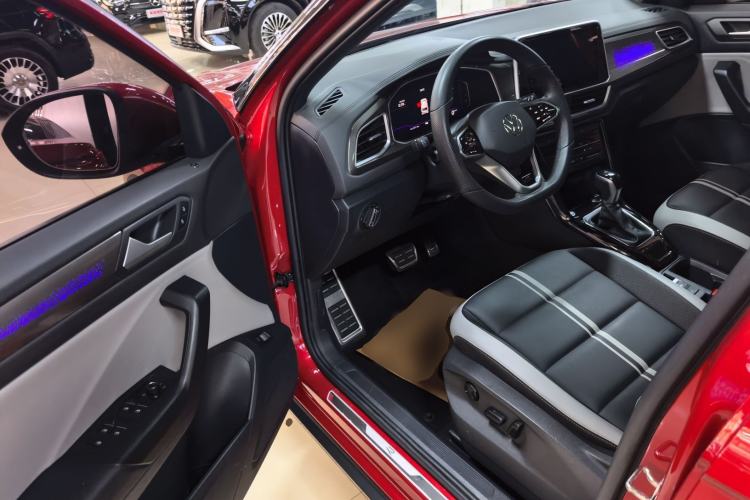 Used Volkswagen T-ROC 2023 300TSI DSG Two-Wheel-Drive Chen Guang Edition Driver Seat