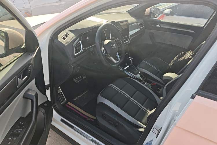 Used Volkswagen T-ROC 2023 300TSI DSG Two-Wheel-Drive Chen Guang Edition Driver Seat