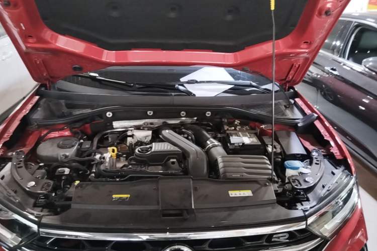 Used Volkswagen T-ROC 2023 300TSI DSG Two-Wheel-Drive Chen Guang Edition Engine Bay