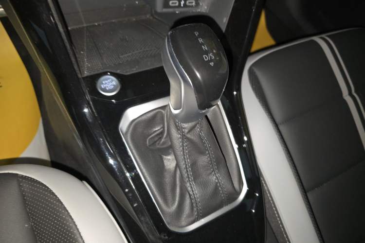 Used Volkswagen T-ROC 2023 300TSI DSG Two-Wheel-Drive Chen Guang Edition Gear Lever