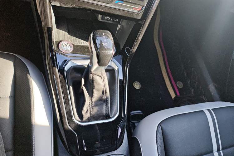 Used Volkswagen T-ROC 2023 300TSI DSG Two-Wheel-Drive Chen Guang Edition Gear Lever