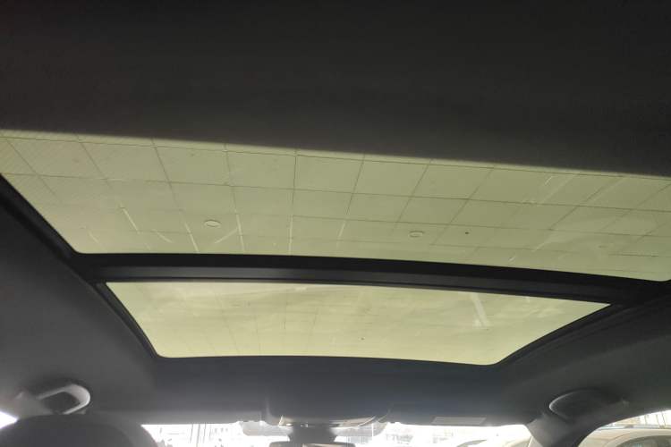 Used Volkswagen T-ROC 2023 300TSI DSG Two-Wheel-Drive Chen Guang Edition Headliner