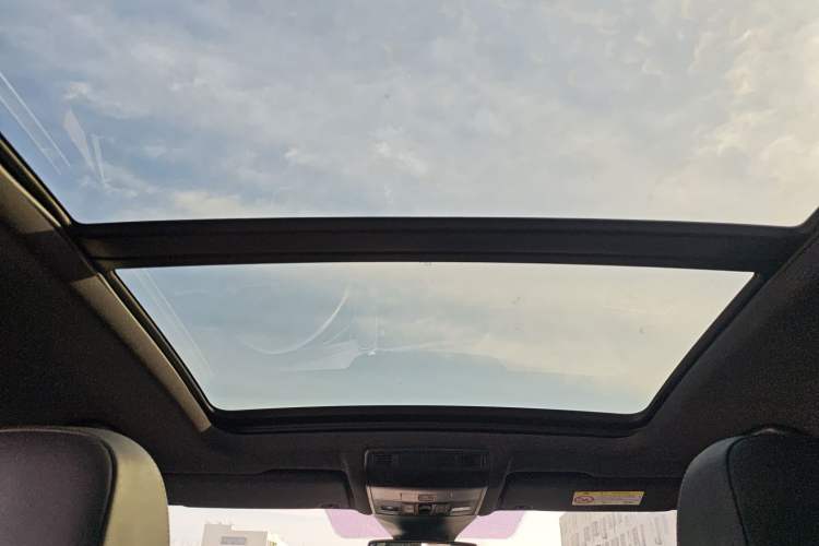 Used Volkswagen T-ROC 2023 300TSI DSG Two-Wheel-Drive Chen Guang Edition Headliner
