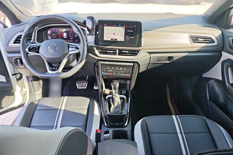 Used Volkswagen T-ROC 2023 300TSI DSG Two-Wheel-Drive Chen Guang Edition Interior 2