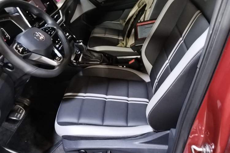 Used Volkswagen T-ROC 2023 300TSI DSG Two-Wheel-Drive Chen Guang Edition Left Front Seat