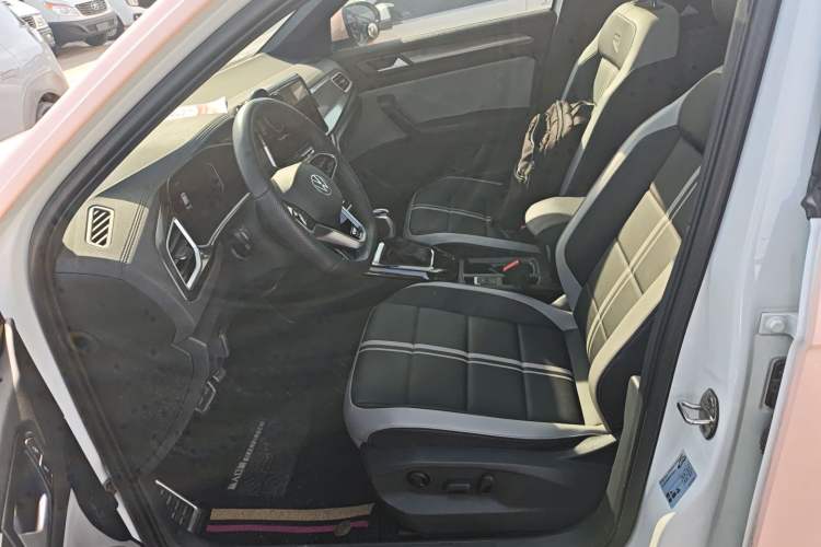 Used Volkswagen T-ROC 2023 300TSI DSG Two-Wheel-Drive Chen Guang Edition Left Front Seat