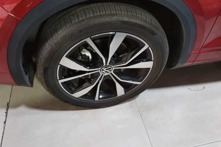 Used Volkswagen T-ROC 2023 300TSI DSG Two-Wheel-Drive Chen Guang Edition Left Front Wheel Hub