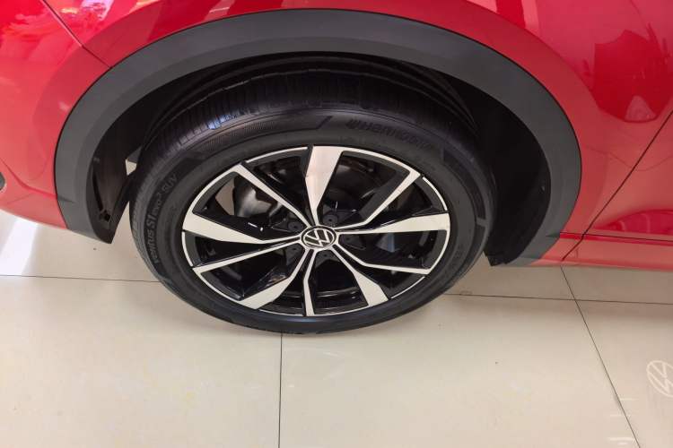 Used Volkswagen T-ROC 2023 300TSI DSG Two-Wheel-Drive Chen Guang Edition Left Front Wheel Hub