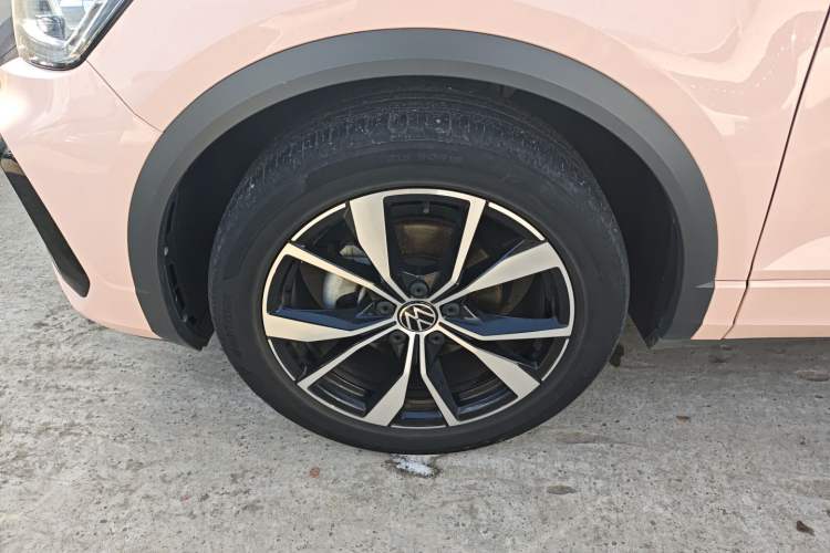 Used Volkswagen T-ROC 2023 300TSI DSG Two-Wheel-Drive Chen Guang Edition Left Front Wheel Hub