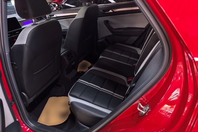 Used Volkswagen T-ROC 2023 300TSI DSG Two-Wheel-Drive Chen Guang Edition Left Rear Seat