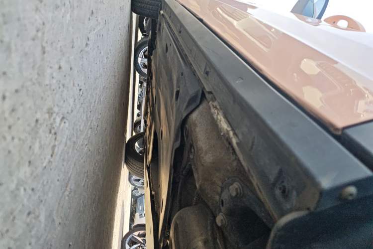 Used Volkswagen T-ROC 2023 300TSI DSG Two-Wheel-Drive Chen Guang Edition Left Side Sill