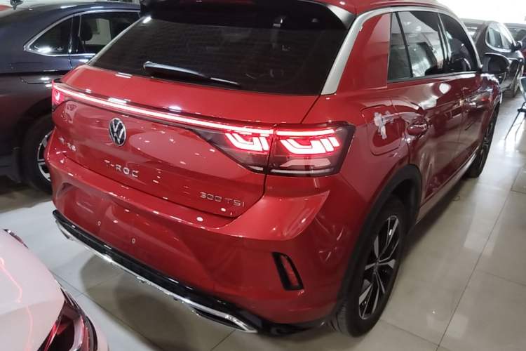 Used Volkswagen T-ROC 2023 300TSI DSG Two-Wheel-Drive Chen Guang Edition Rear Right 45 Deg