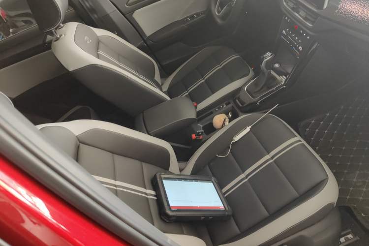 Used Volkswagen T-ROC 2023 300TSI DSG Two-Wheel-Drive Chen Guang Edition Right Front Seat