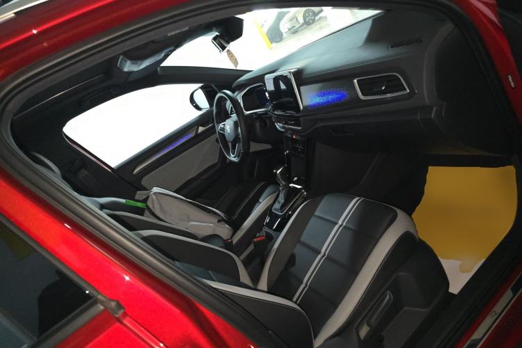 Used Volkswagen T-ROC 2023 300TSI DSG Two-Wheel-Drive Chen Guang Edition Right Front Seat