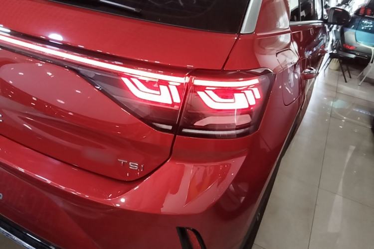 Used Volkswagen T-ROC 2023 300TSI DSG Two-Wheel-Drive Chen Guang Edition Right Rear Taillight
