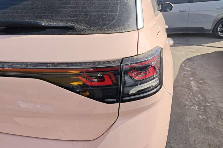 Used Volkswagen T-ROC 2023 300TSI DSG Two-Wheel-Drive Chen Guang Edition Right Rear Taillight