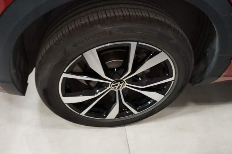 Used Volkswagen T-ROC 2023 300TSI DSG Two-Wheel-Drive Chen Guang Edition Right Rear Wheel Hub