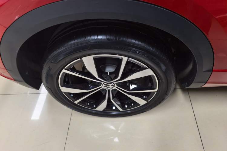 Used Volkswagen T-ROC 2023 300TSI DSG Two-Wheel-Drive Chen Guang Edition Right Rear Wheel Hub
