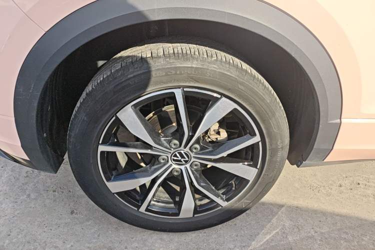 Used Volkswagen T-ROC 2023 300TSI DSG Two-Wheel-Drive Chen Guang Edition Right Rear Wheel Hub