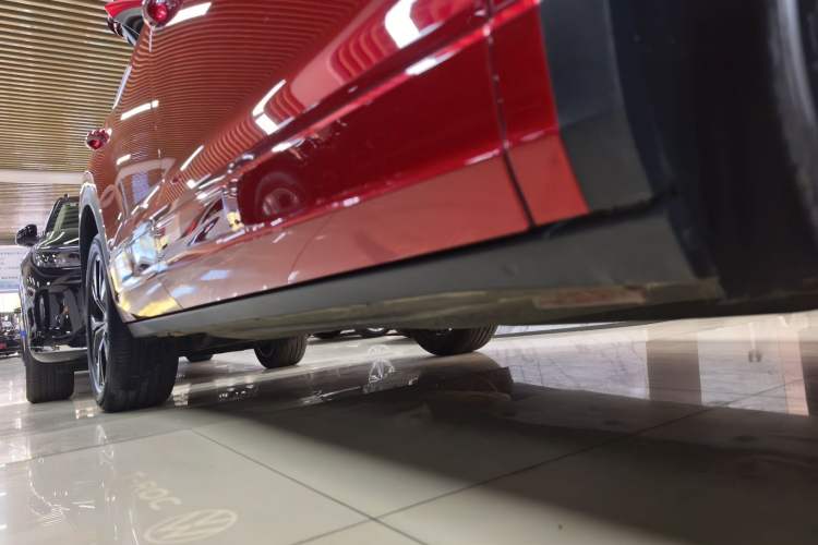 Used Volkswagen T-ROC 2023 300TSI DSG Two-Wheel-Drive Chen Guang Edition Right Side Sill