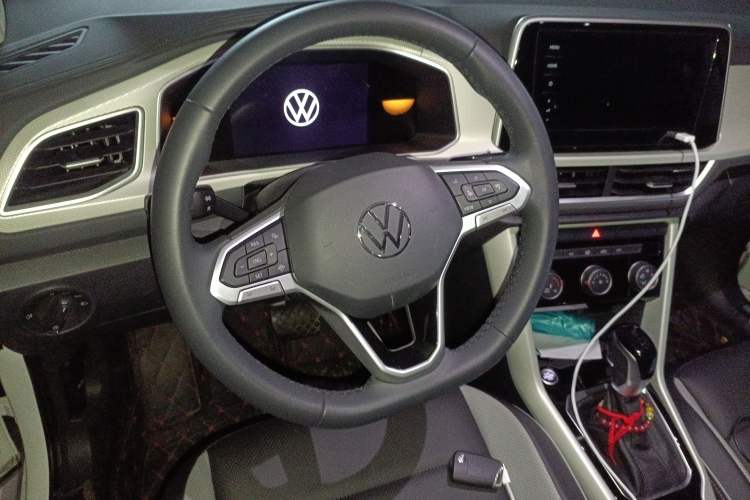 Used Volkswagen T-ROC 2023 280TSI DSG Two-Wheel Drive Time Edition Steering Wheel