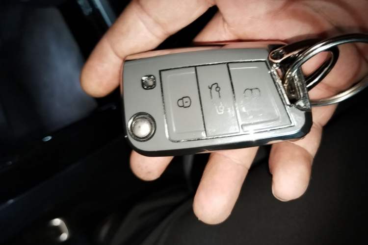 Used Volkswagen T-ROC 2023 300TSI DSG Two-Wheel-Drive Chen Guang Edition Vehicle Key