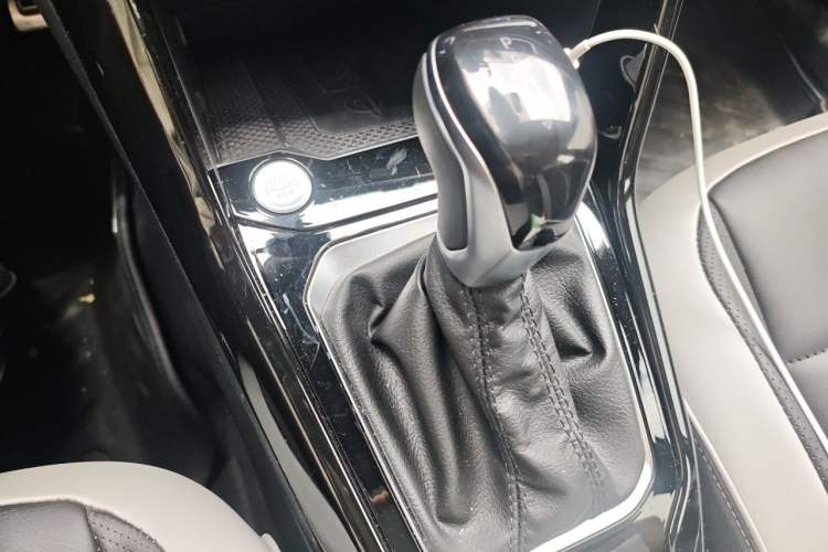 Used Volkswagen T-ROC 2023 300TSI DSG Two-Wheel-Drive Chen Guang Edition Gear Lever