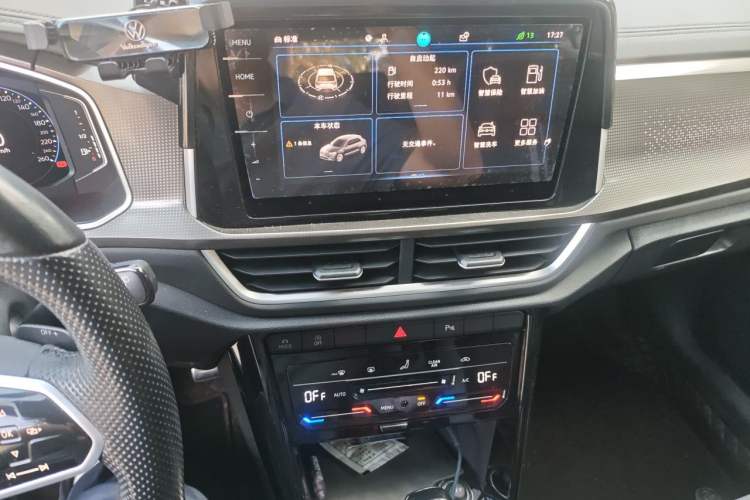 Used Volkswagen T-ROC 2023 300TSI DSG Two-Wheel-Drive Chen Guang Edition Audio And AC Panel