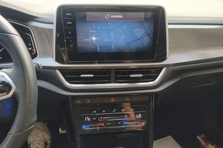 Used Volkswagen T-ROC 2023 300TSI DSG Two-Wheel-Drive Chen Guang Edition Audio And AC Panel