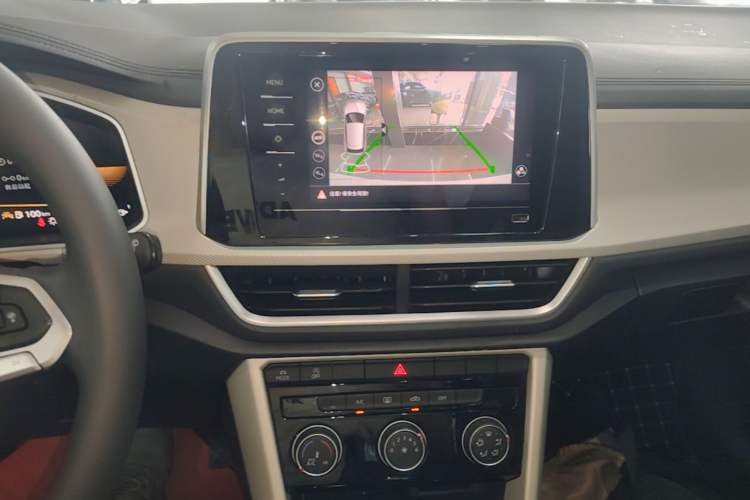 Used Volkswagen T-ROC 2023 280TSI DSG Two-Wheel Drive Time Edition Audio And AC Panel