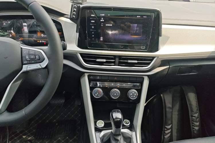 Used Volkswagen T-ROC 2023 280TSI DSG Two-Wheel Drive Time Edition Audio And AC Panel