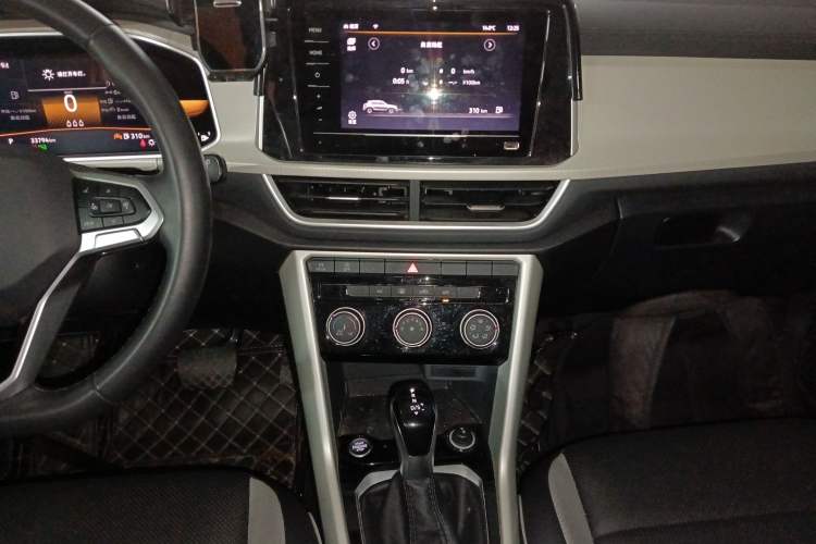 Used Volkswagen T-ROC 2023 280TSI DSG Two-Wheel Drive Time Edition Audio And AC Panel