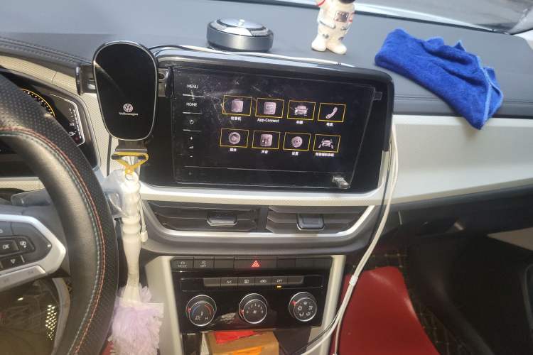 Used Volkswagen T-ROC 2023 280TSI DSG Two-Wheel Drive Time Edition Audio And AC Panel