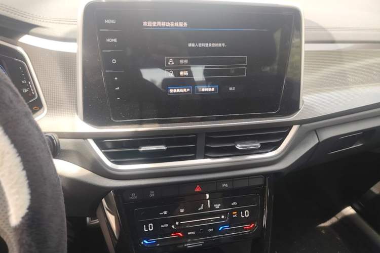 Used Volkswagen T-ROC 2023 300TSI DSG Two-Wheel-Drive Chen Guang Edition Audio And AC Panel