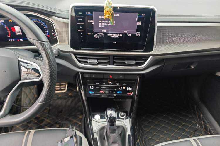 Used Volkswagen T-ROC 2023 300TSI DSG Two-Wheel-Drive Chen Guang Edition Audio And AC Panel