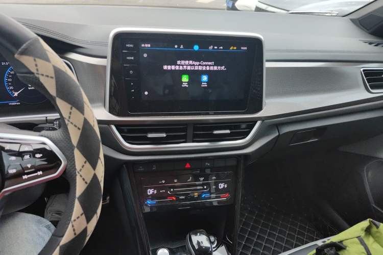 Used Volkswagen T-ROC 2023 300TSI DSG Two-Wheel-Drive Chen Guang Edition Audio And AC Panel