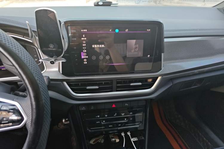 Used Volkswagen T-ROC 2023 300TSI DSG Two-Wheel-Drive Chen Guang Edition Audio And AC Panel