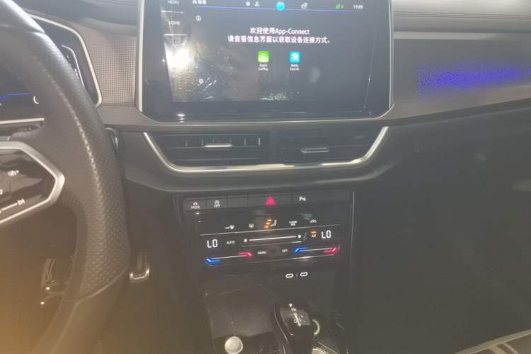 Used Volkswagen T-ROC 2023 300TSI DSG Two-Wheel-Drive Chen Guang Edition Audio And AC Panel