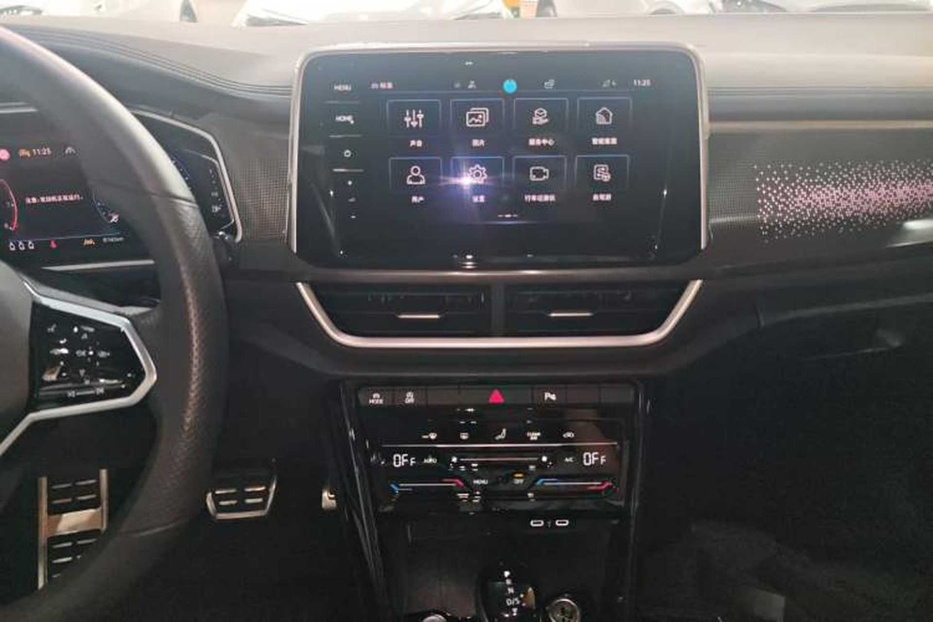 Used Volkswagen T-ROC 2023 300TSI DSG Two-Wheel-Drive Chen Guang Edition Audio And AC Panel