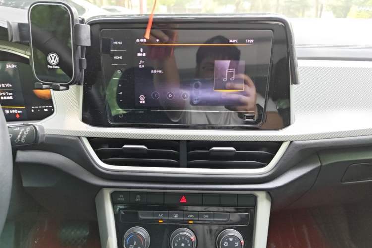 Used Volkswagen T-ROC 2023 280TSI DSG Two-Wheel Drive Time Edition Audio And AC Panel