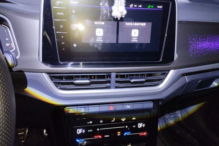 Used Volkswagen T-ROC 2023 300TSI DSG Two-Wheel-Drive Chen Guang Edition Audio And AC Panel
