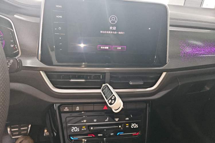 Used Volkswagen T-ROC 2023 300TSI DSG Two-Wheel-Drive Chen Guang Edition Audio And AC Panel